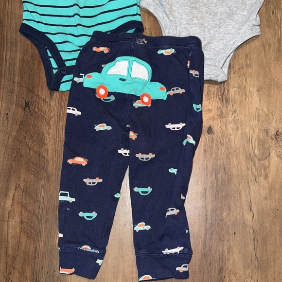 Carter’s baby boy outfit bundle size 12 months - Picture 2 of 3